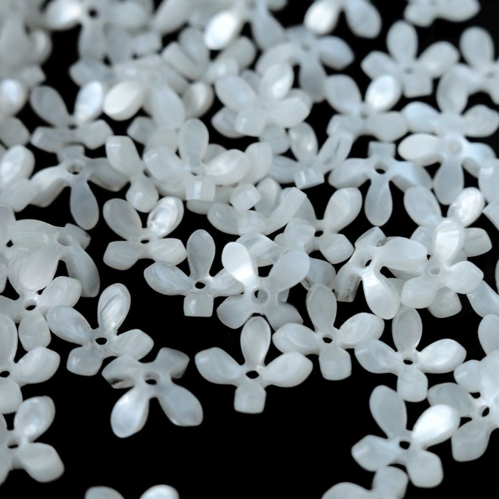 бусина, смола "сирень", цвет белый перламутр, 13x13x3 мм