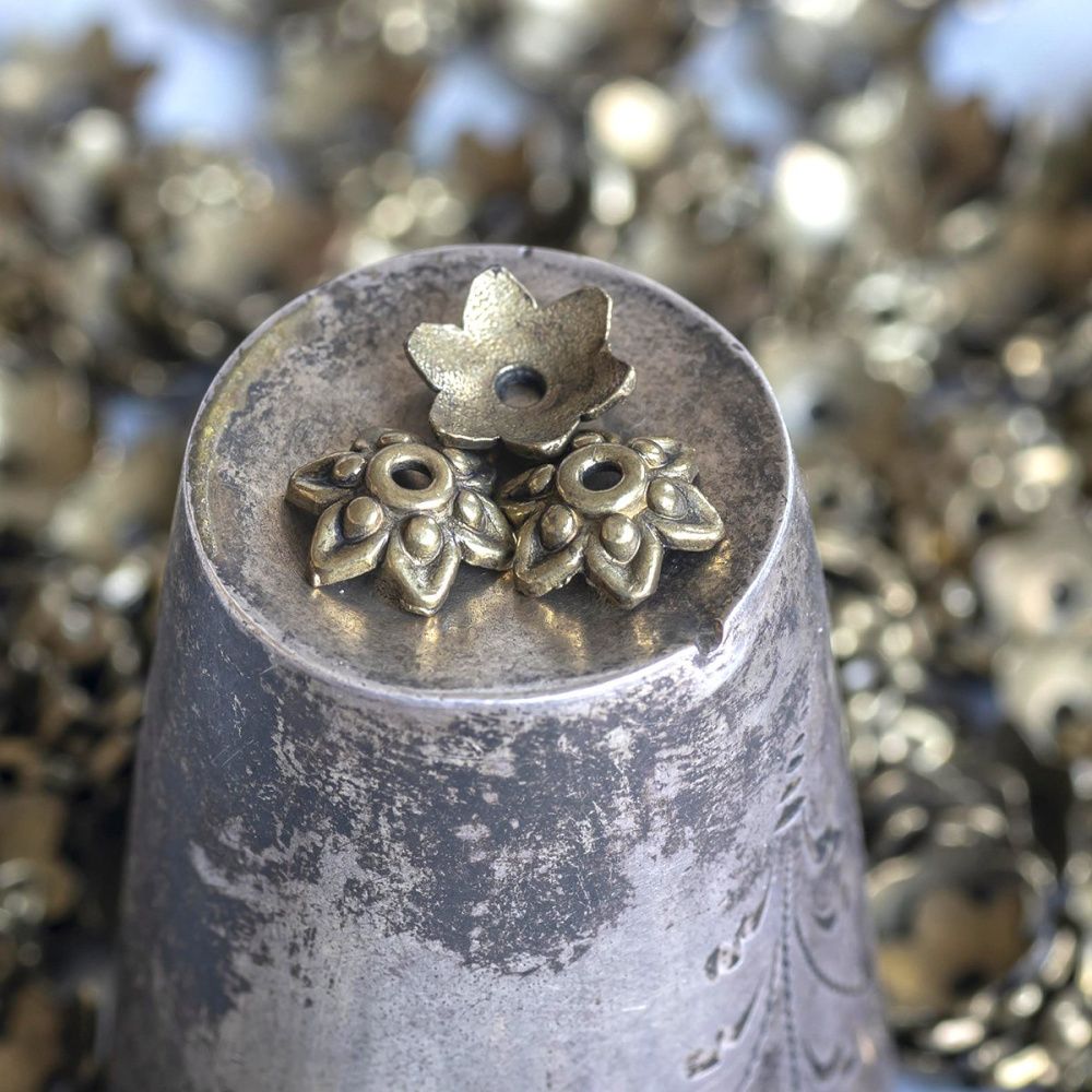 шапочка для бусин "гиацинт", античная бронза, 10x3.5 мм