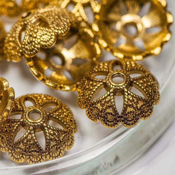 шапочка для бусин "миндаль", цвет античное золото, 20х7 мм