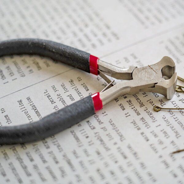 инструмент, кусачки, черные ручки, 105 мм