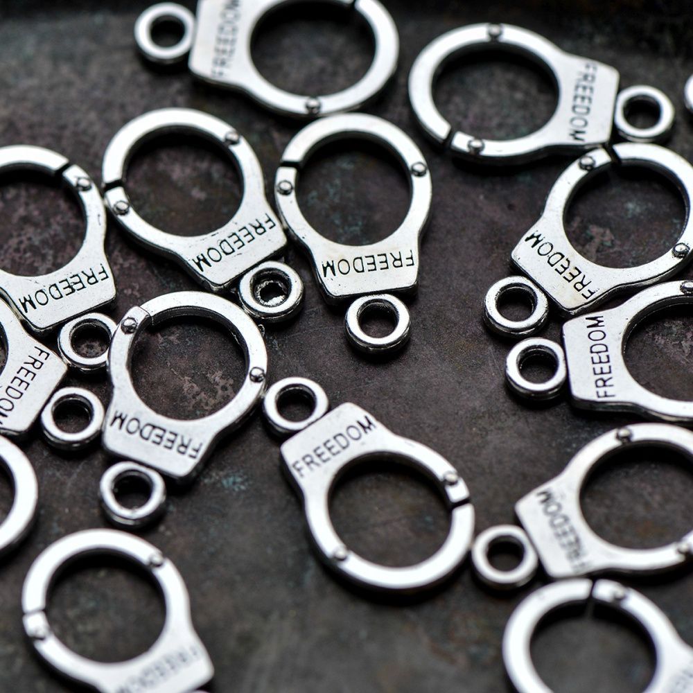 подвеска металлическая "наручник", цвет античное серебро, 17x10x1.5 мм