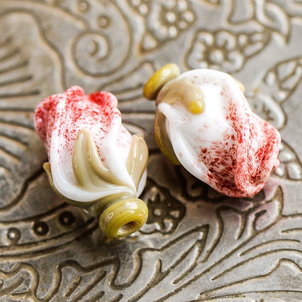 бусина, мурано "розовый бутон", бело-красный, 15-16х10-11 мм