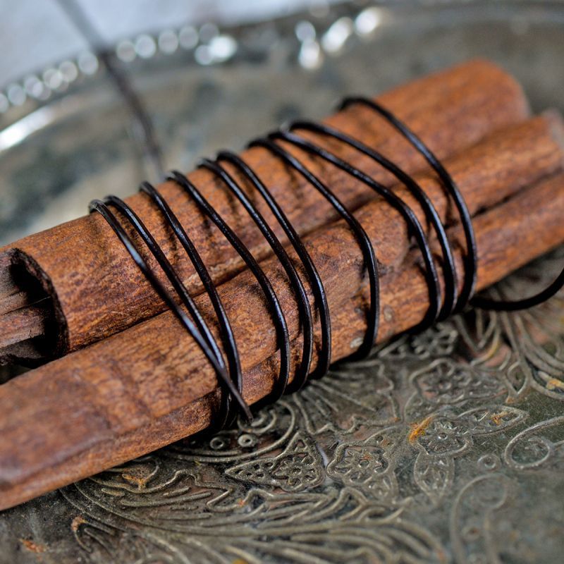 шнур кожаный, цвет темно-коричневый, диаметр 1 мм