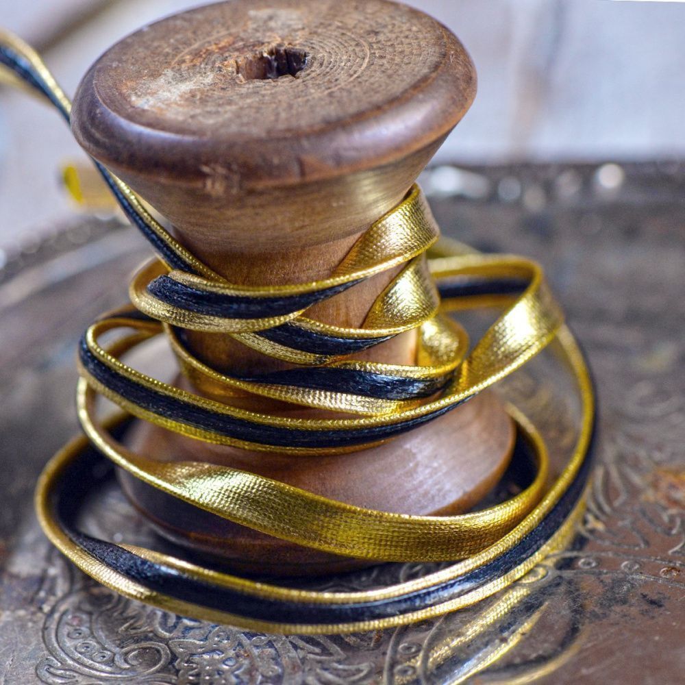 шнур, имитация кожи, плоский, цвет черный/золото, 5х1 мм