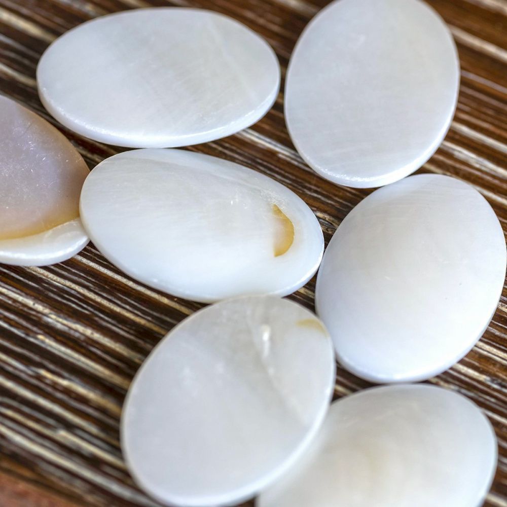 кабошон из ракушки овальный, цвет белый перламутровый, 25x18x5 мм