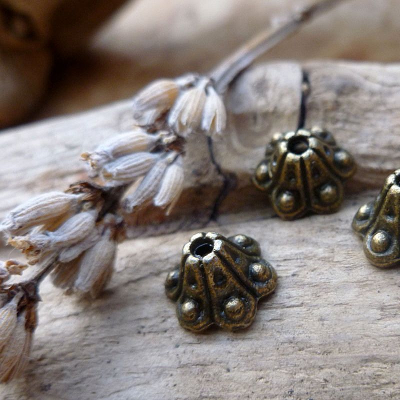 шапочка для бусин "колокольчик", цвет античная бронза, 10 мм