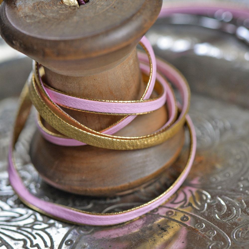 шнур, имитация кожи, плоский, цвет розовый/золото, 3х1 мм