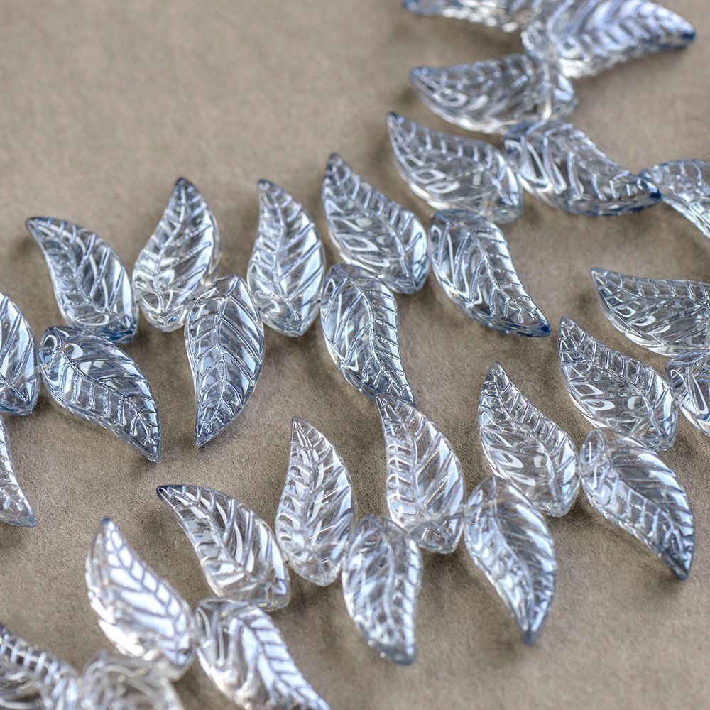 бусина "листок", стекло, цвет голубой перламутровый, 18х9х5 мм