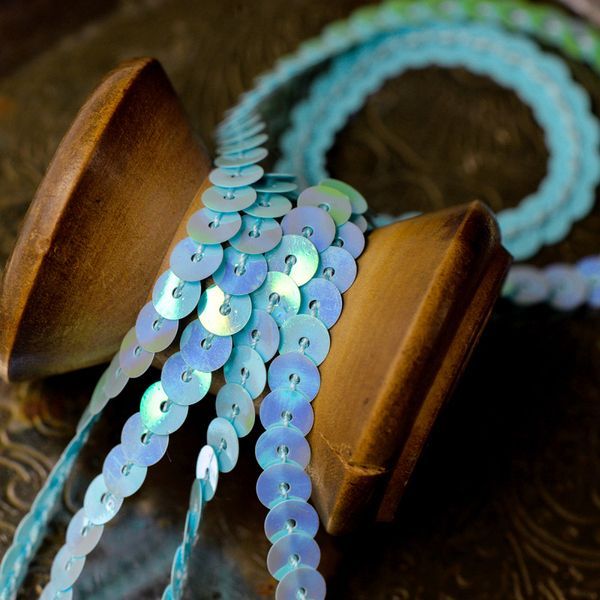 пайетки на нити, цвет светло-бирюзовый радужный, диаметр 6 мм