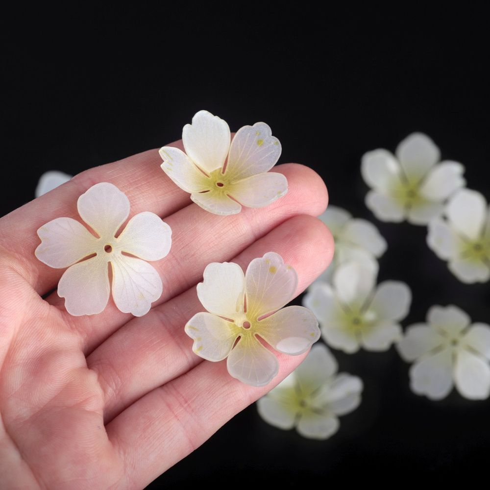 бусина, акрил "цветок", цвет сливочный/светло-желтый, 28x28x8-10 мм