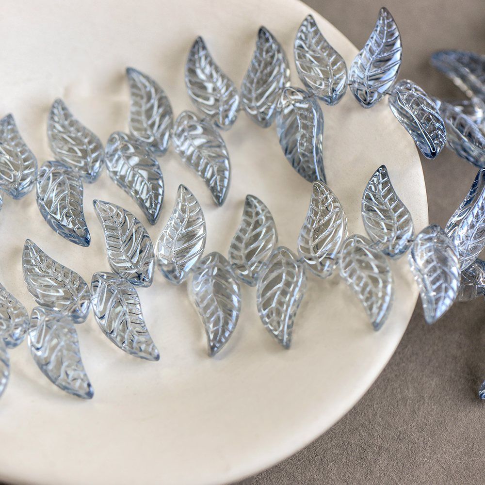 бусина "листок", стекло, цвет голубой перламутровый, 18х9х5 мм