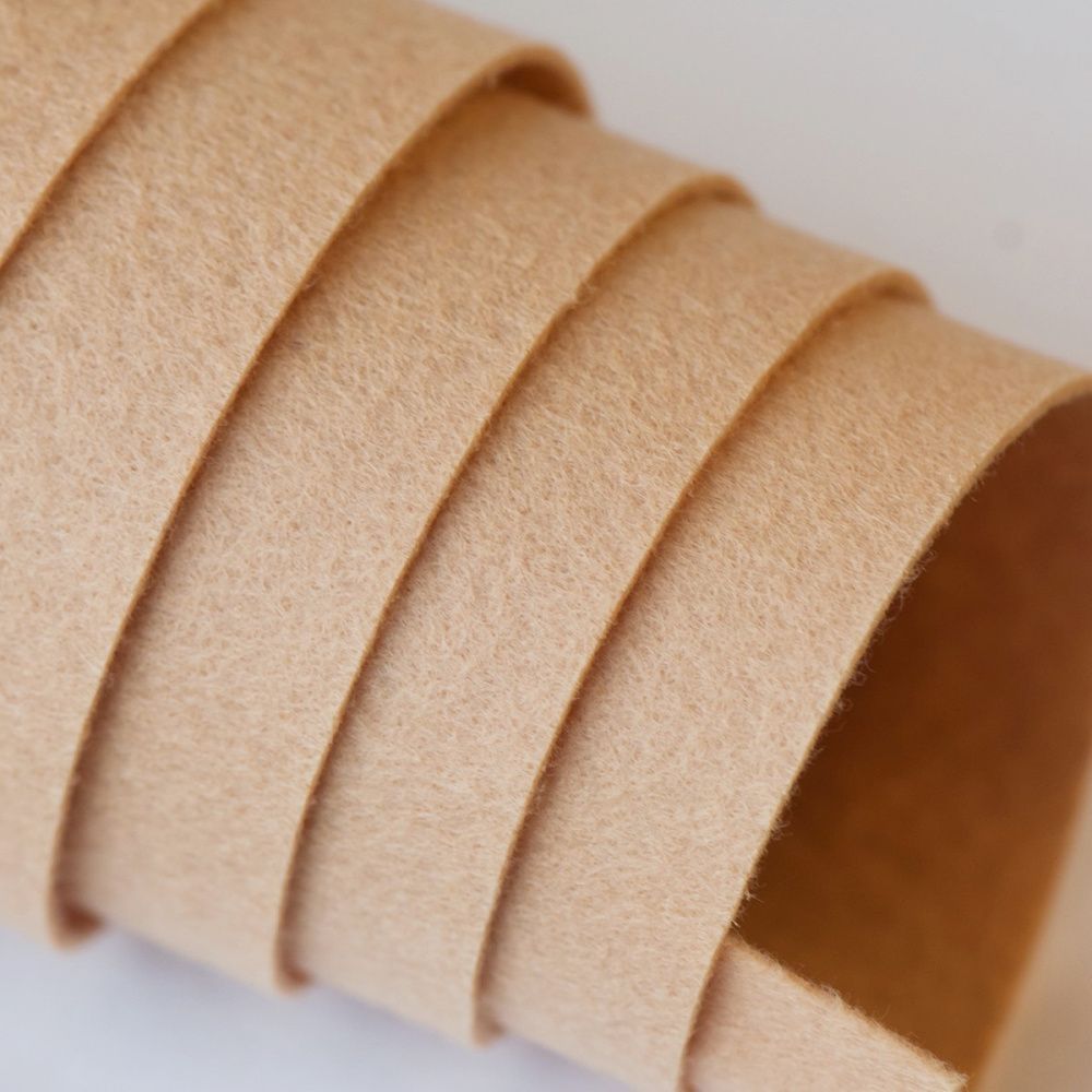 фетр 813 песочный, 1.2 мм, 33х110 см