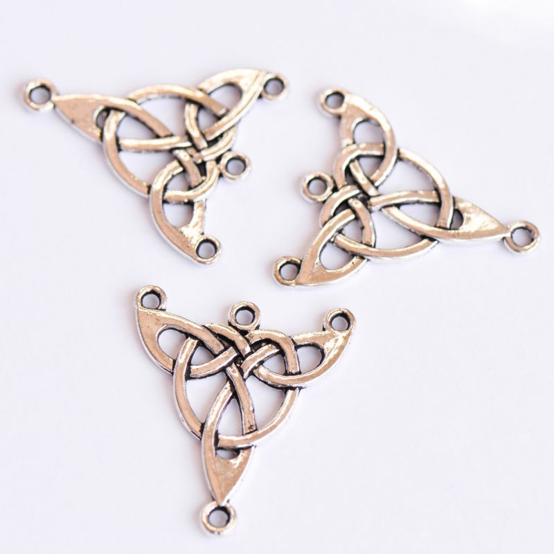 коннектор "трикветр", цвет античное серебро, 28.5x25x2 мм