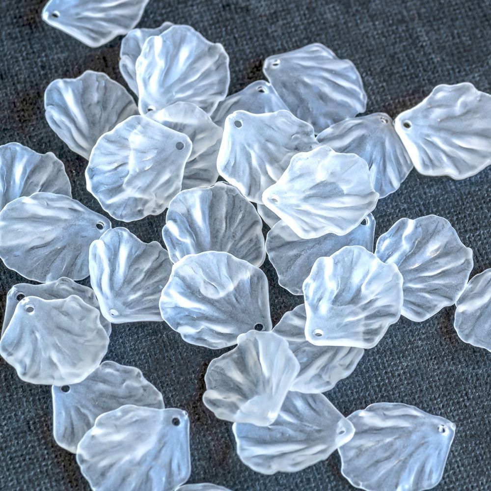 подвеска акриловая "лепесток", цвет белый прозрачный, 16.5x15x1.5 мм