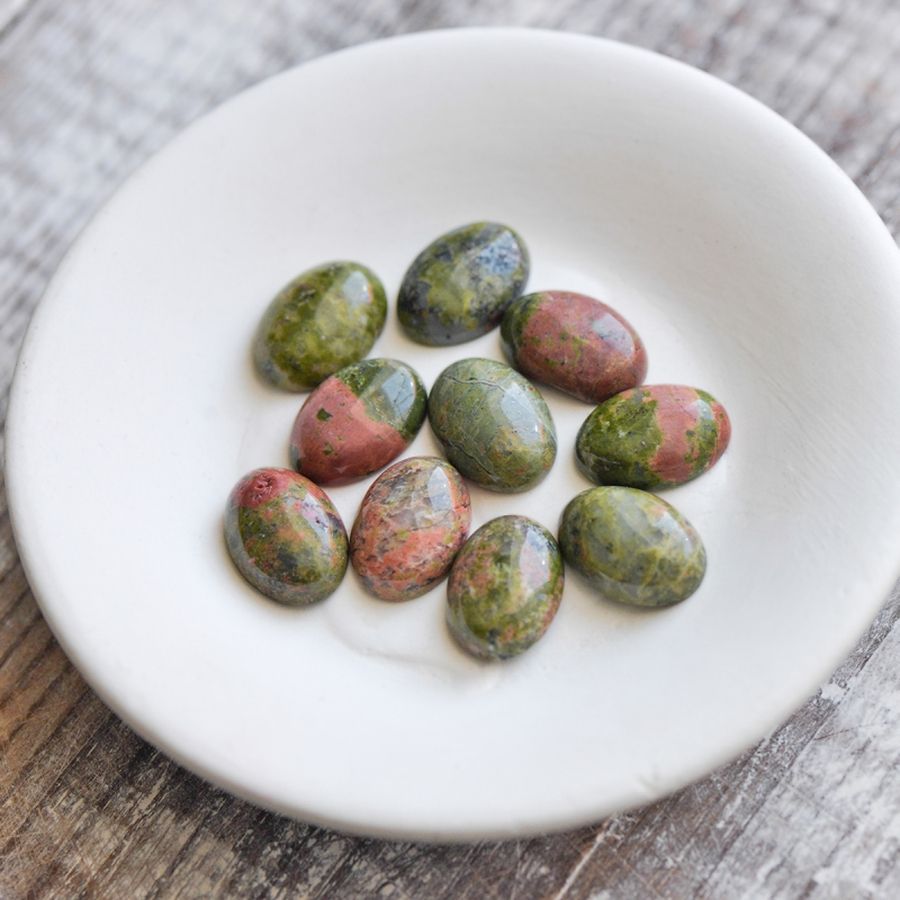 кабошон унакит овальный, цвет зеленый, 18х13х5 мм