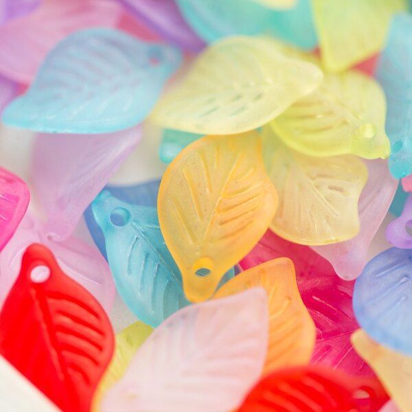 подвеска акриловая "листок", матовая, цветовой микс, 18x11x3 мм