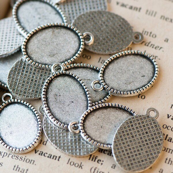 сеттинг овальный "симпл", цвет античное серебро, 24х16х2 мм