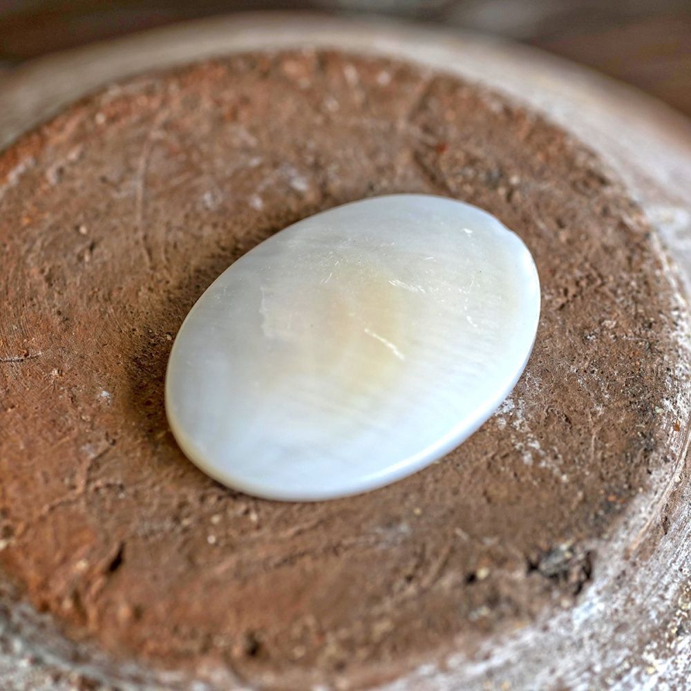 кабошон из ракушки овальный, цвет белый перламутровый, 25x18x5 мм