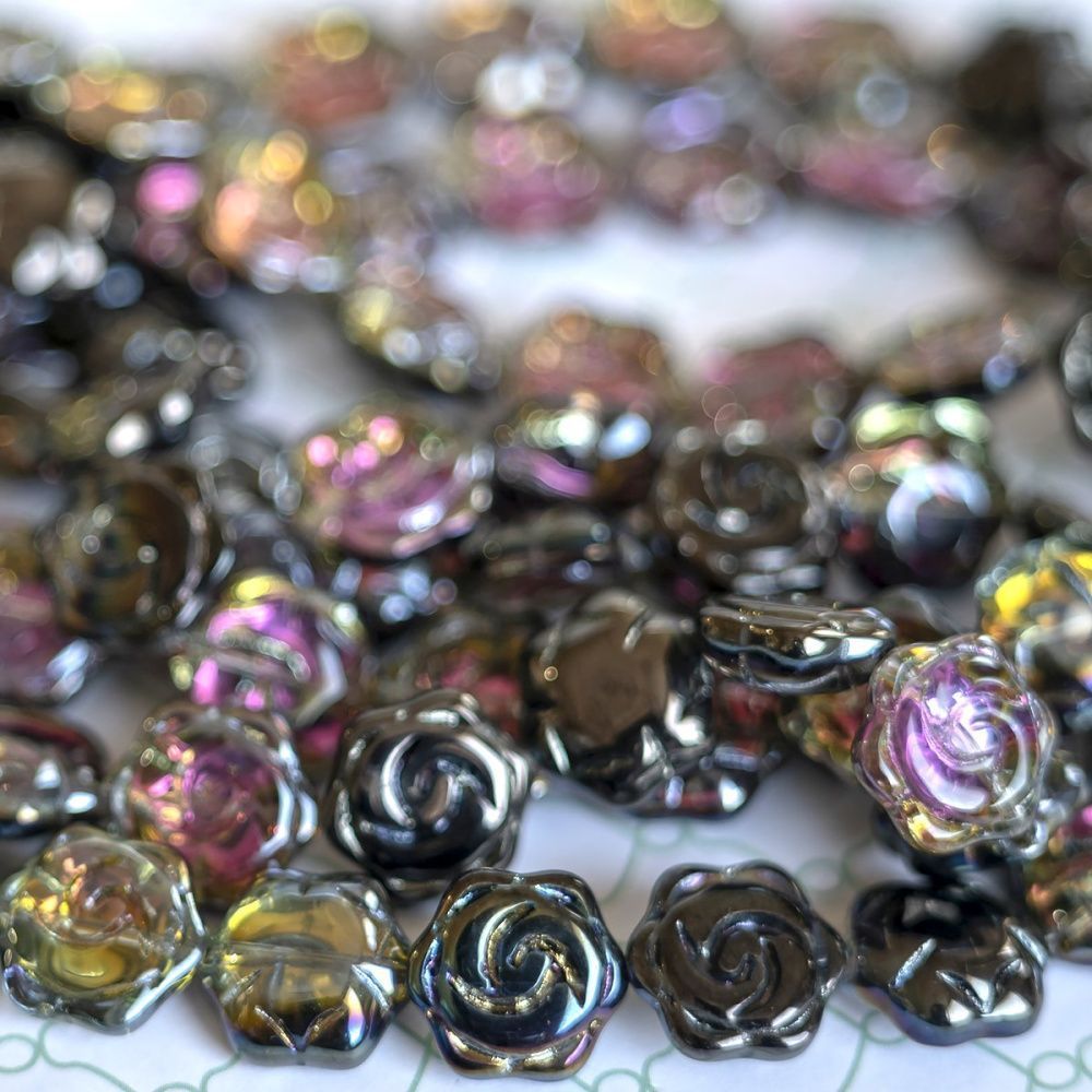 бусина "роза", стекло, цвет сиреневый радужный, 15.5x14.5x6 мм