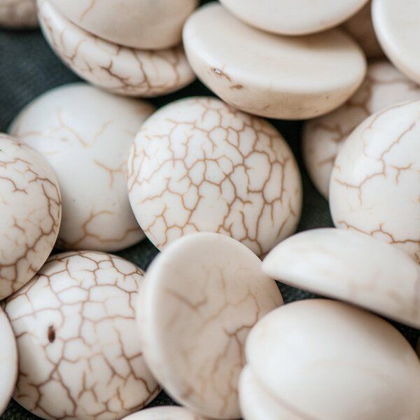 кабошон бирюза синтетическая, круглый, цвет античный белый, 16x5 мм