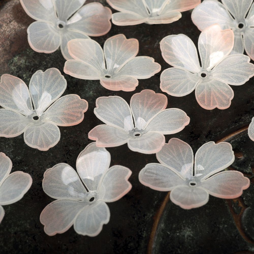 бусина, акрил "цветок сливы", цвет кремовый/молочный, 28x28x8-10 мм