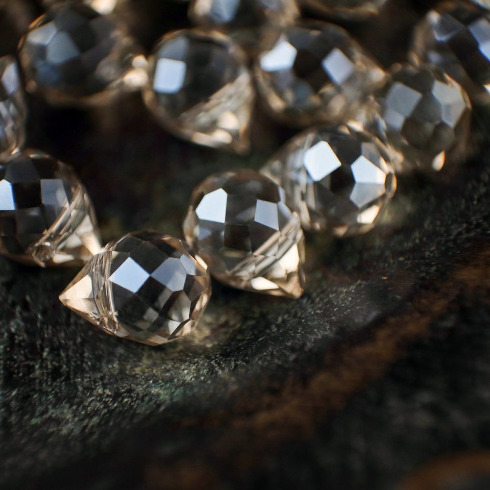 бусина "капля", граненая, стекло, цвет шампанского, 10-11x8 мм