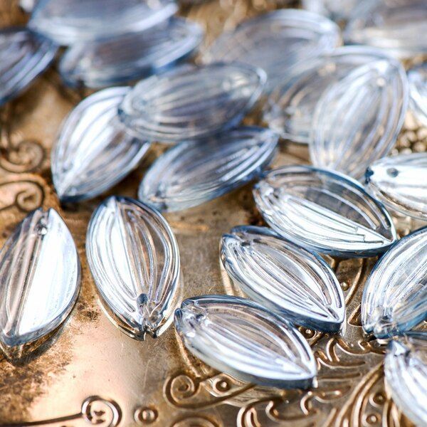 подвеска стеклянная "лепесток", цвет голубой перламутровый, 20.5x12x3.5 мм