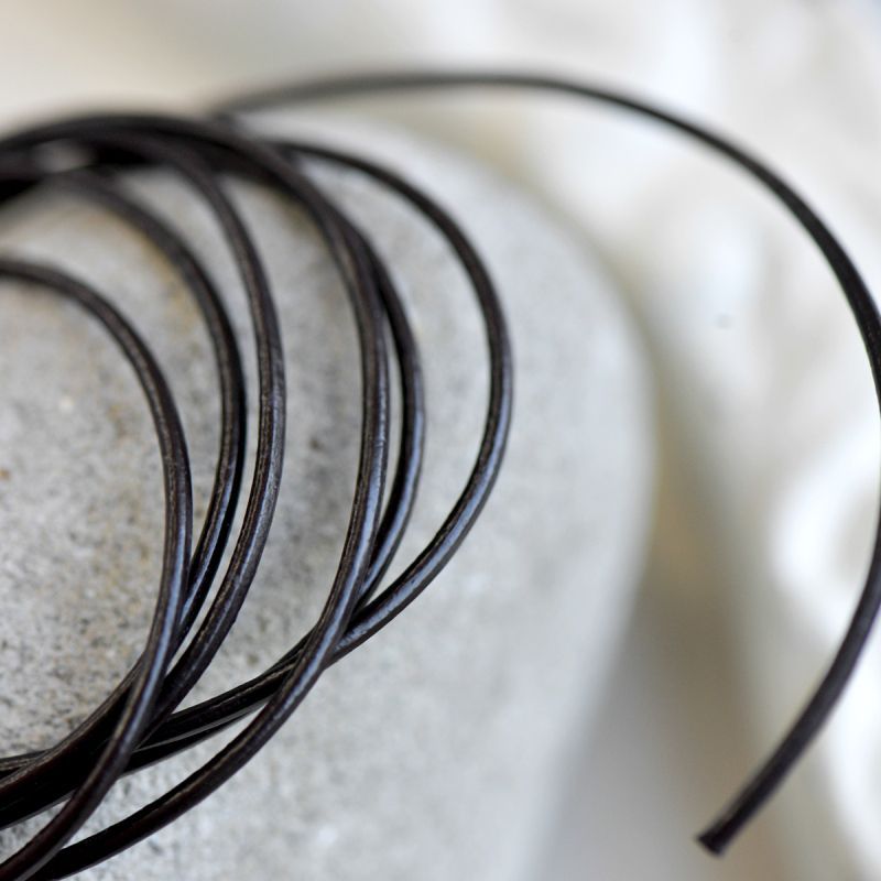 шнур кожаный, цвет черно-коричневый, диаметр 1.5 мм