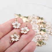 Подвеска металл "Цветок сливы", эмаль, св.золото/белый, 16x12.5x3 мм