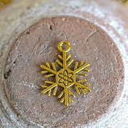 Подвеска металлическая "Снежинка рождественская", цвет золото, 26x19x2 мм