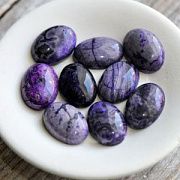 Кабошон яшма овальный, цвет фиолетовый, колорирован, 25х18х7 мм