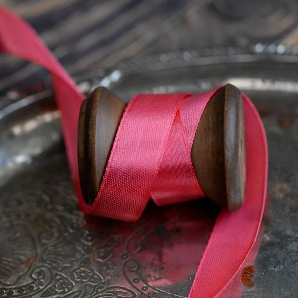 лента, атлас, цвет яркий малиновый, ширина 15 мм ленты