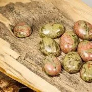 Кабошон унакит овальный, натуральные тона, 25х18х7 мм