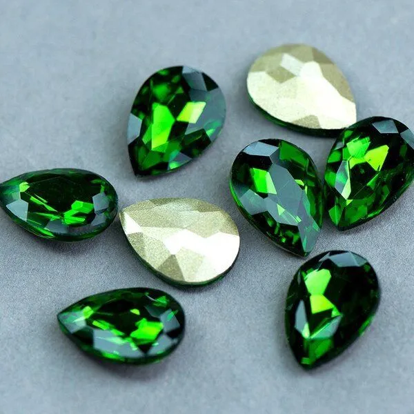 кабошон стекло кристалл, каплевидный, цвет emerald, 18х13 мм