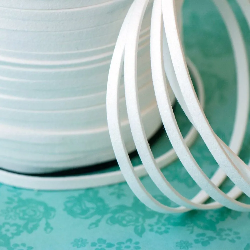 шнур из искусственной замши, белый, 5х1.5 мм