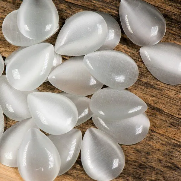 кабошон "кошачий глаз" - капля, стекло, цвет белый, 18x13x3 мм