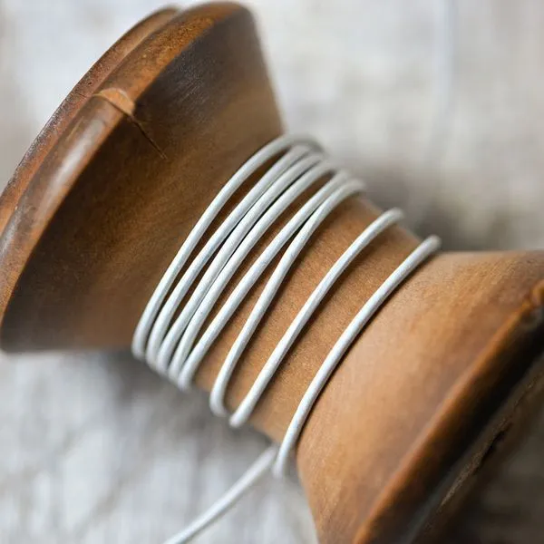 шнур кожаный, цвет белый, диаметр 1 мм