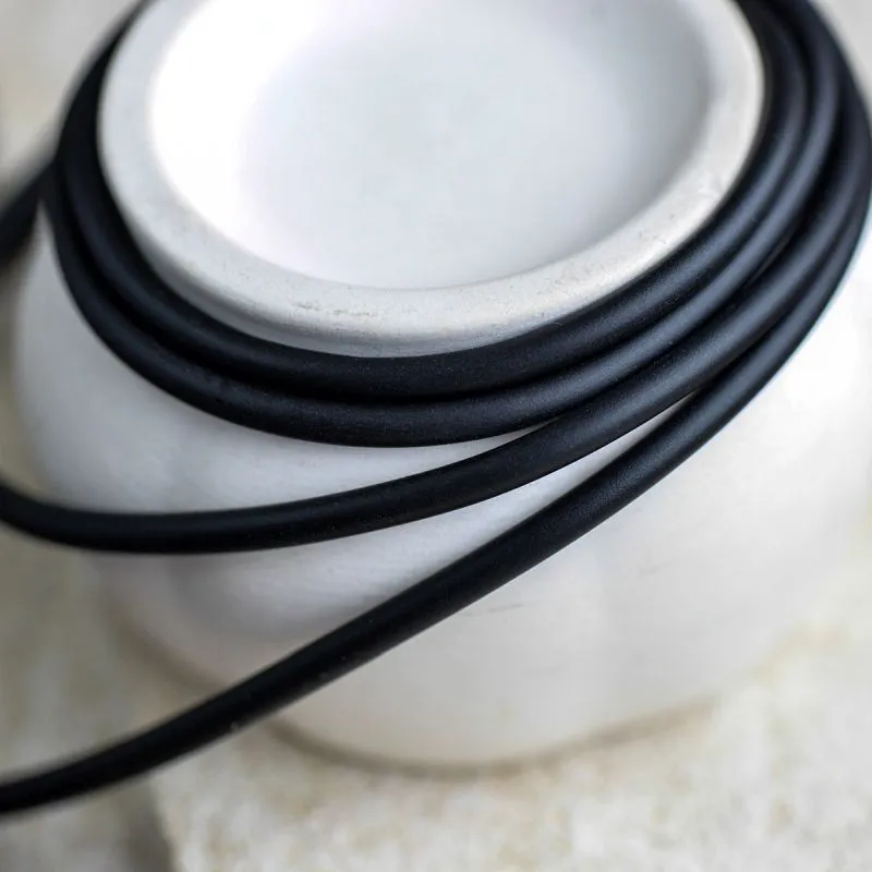 шнур резиновый, без отверстия, цвет черный, диаметр 3 мм