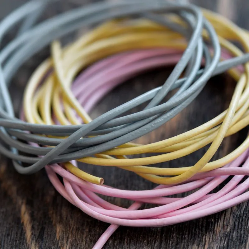 шнур кожаный, цвет сливочно-желтый, диаметр 1.5 мм