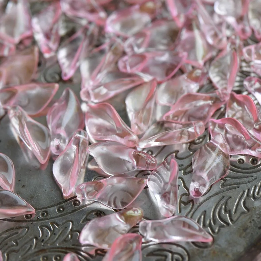 подвеска стеклянная "кала", цвет прозрачный/розовый, 20x10.5x6 мм