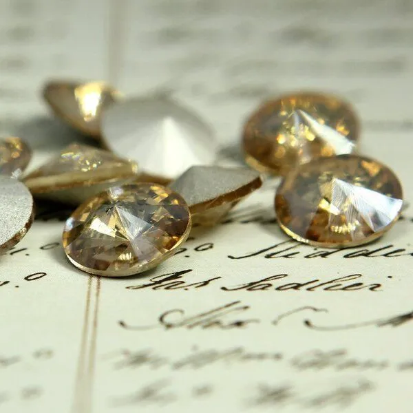 кабошон стекло риволи, цвет золотисто-бежевый, 14х7 мм