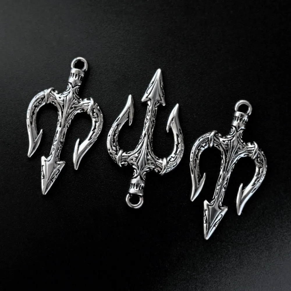 подвеска металл "трезубец", цвет античное серебро, 48x26x4 мм