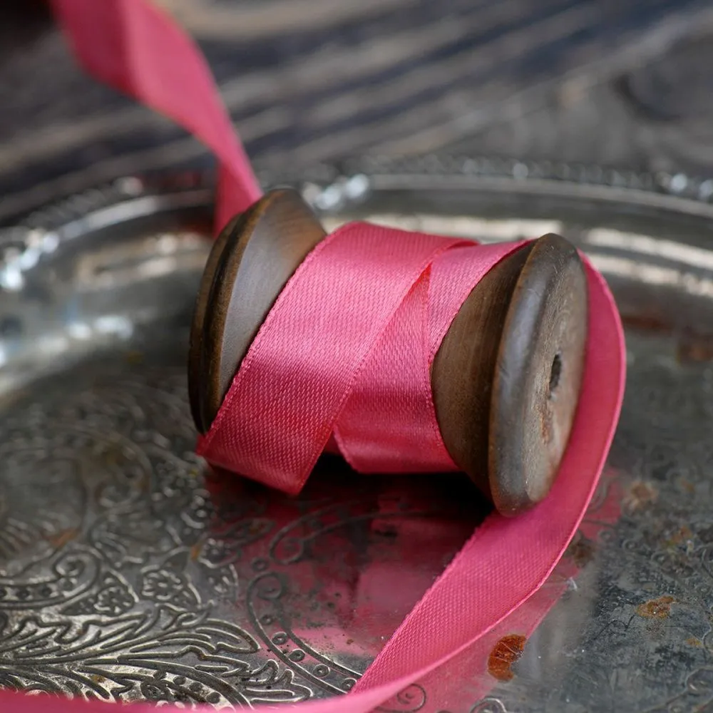 лента, атлас, цвет яркий малиновый, ширина 15 мм ленты