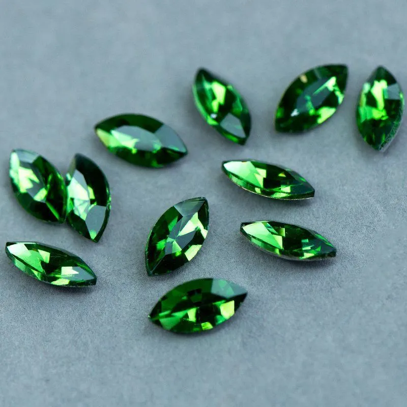 кабошон стекло кристалл, navette, цвет emerald, 12х6 мм