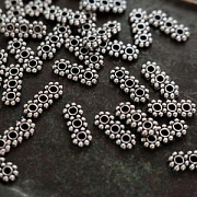 Разделитель 3-отв. "Ромашка", цвет античное серебро, 10.5x4.3 мм