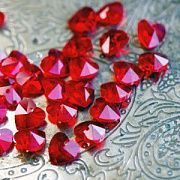 Подвеска стеклянная "Сердце", граненая, цвет красный, 10х10х5 мм