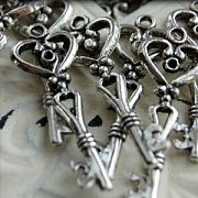 Подвеска металлическая "Ключ витой", цвет античное серебро, 42х14.5х2.5 мм