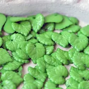 Подвеска акриловая "Листик", цвет насыщенный зеленый непрозрачный, 16х16х2 мм