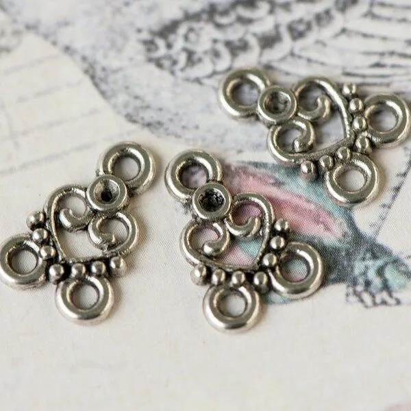 коннектор "сердечко", цвет античное серебро, 15х11х2 мм